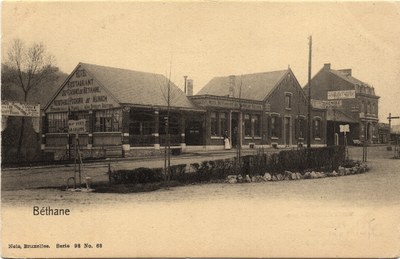 Dans la rue du casino vers 1900
