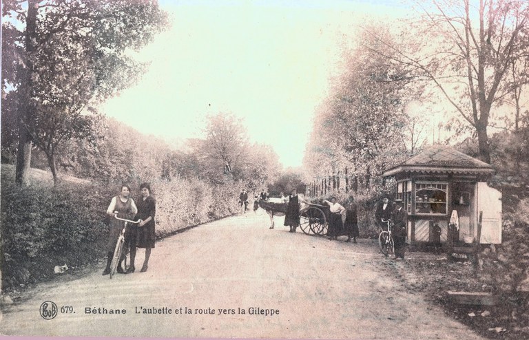 L'aubette et la route vers la Gileppe