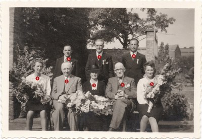 Groupe des décorés avec madame Ditzler et Fernand Malherbe