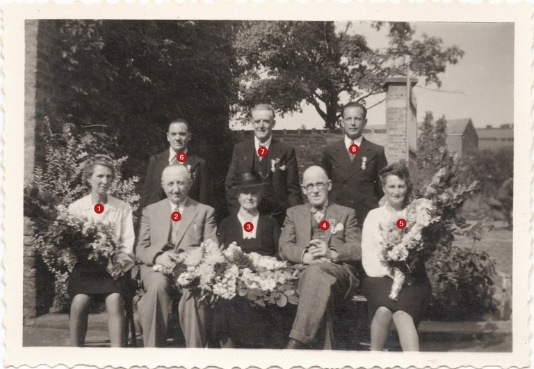 Groupe des décorés avec madame Ditzler et Fernand Malherbe