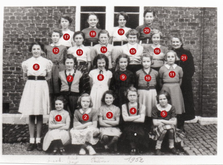 Classe de filles degré supérieur en 1952