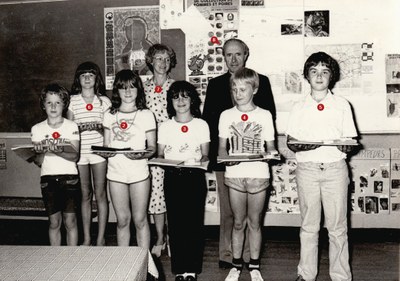 Les 6 élèves lauréats d'un concours de dessin de la télévision japonaise