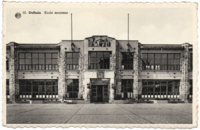 Bâtiments de l'école moyenne vers 1950