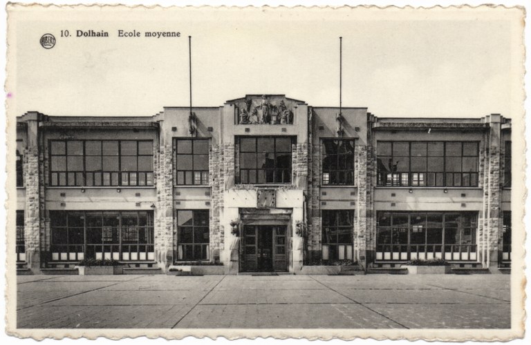 Bâtiments de l'école moyenne vers 1950