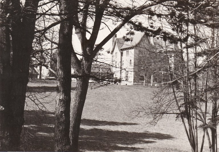 L'internat entre les arbres