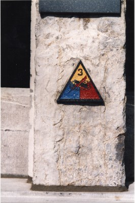 Insigne de la la 3e division blindée (3rd Armored Division) de l’armée des États-Unis