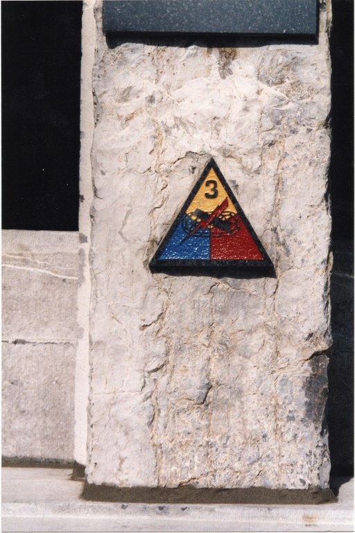Insigne de la la 3e division blindée (3rd Armored Division) de l’armée des États-Unis