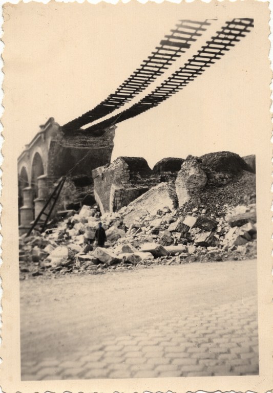 Destruction des trois arches du Viaduc par l'armée belge