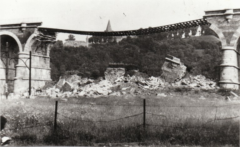 Destruction des trois arches du Viaduc par l'armée belge