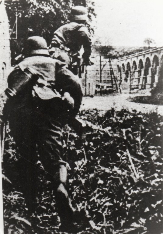 Attaque fictive du viaduc par l'armée allemande