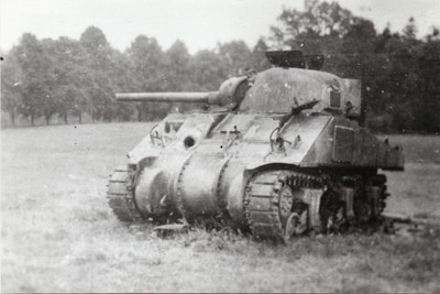 Char "Sherman" dans une prairie à Bilstain