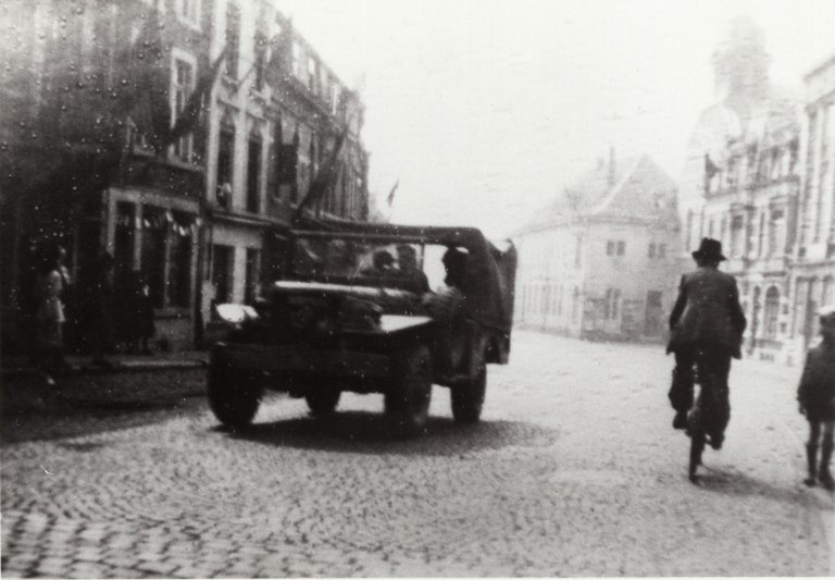 Jeep américaine dans les rues de Dolhain
