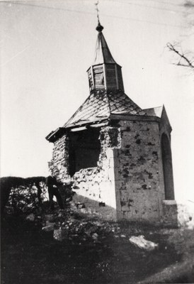 La chapelle Sainte-Anne à Halloux subit un tir de char U.S.