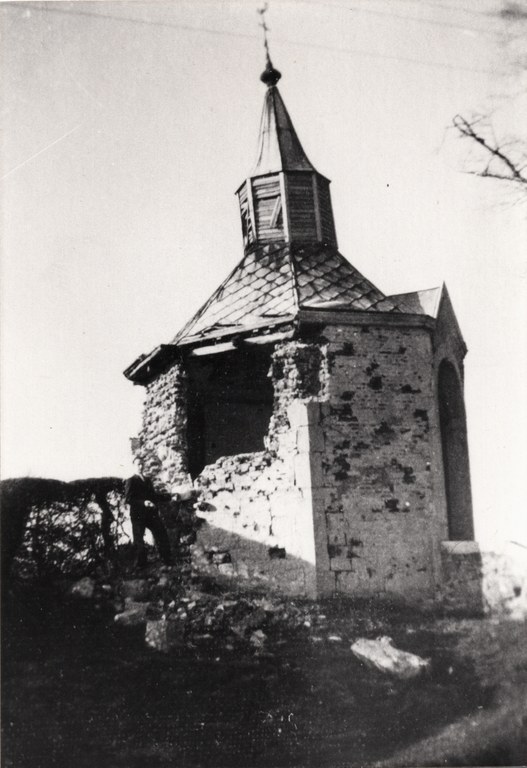 La chapelle Sainte-Anne à Halloux subit un tir de char U.S.