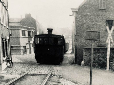 Le Vicinal aux abords de la Place