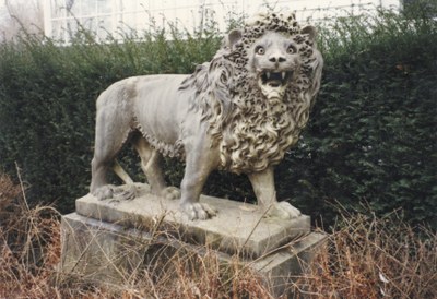 Statues des lions du château de Goé