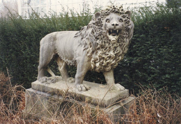 Statues des lions du château de Goé