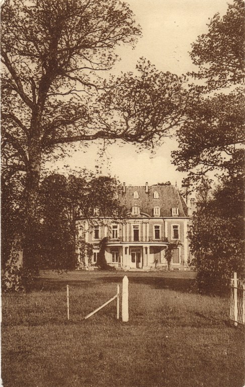 Vue de la façade du château de la Louveterie vers 1914