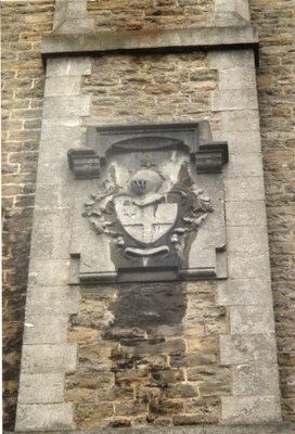 Château Poswick - Ecusson en façade