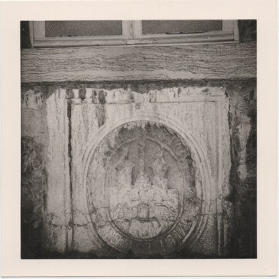 Arvô  - Façade - Pierre armoriée