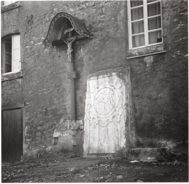 Le Christ et la pierre tombale