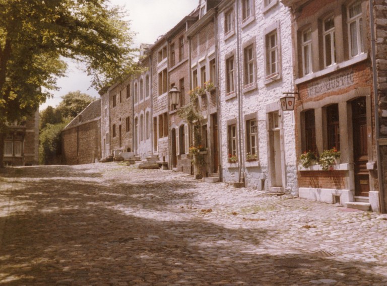 La place Saint-Georges déserte pour le tournage