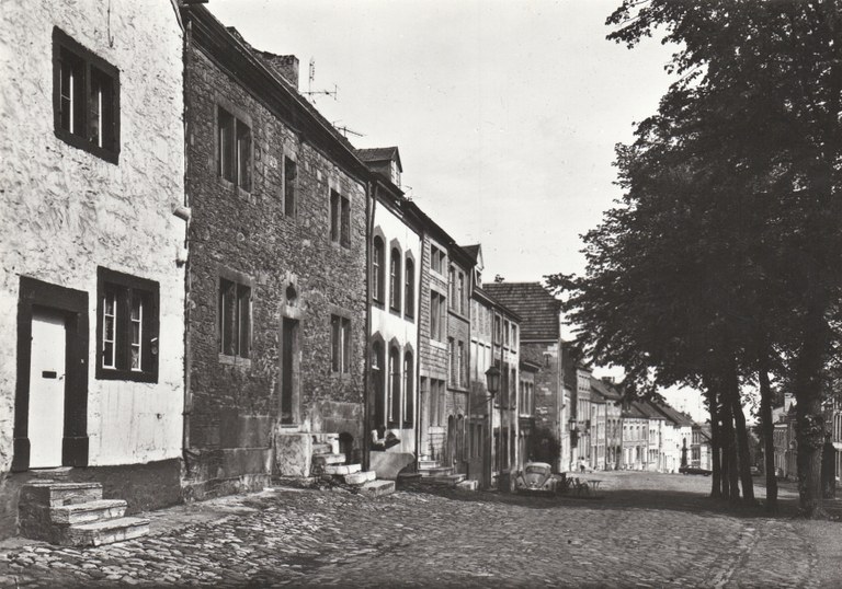 Maisons du côté pair de la Place St-Georges