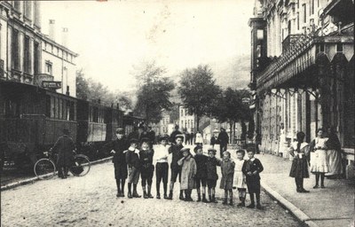Enfants sur l'Avenue Victor David