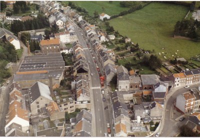 Dolhain - Vue aérienne de la Rue des Ecoles en 1987