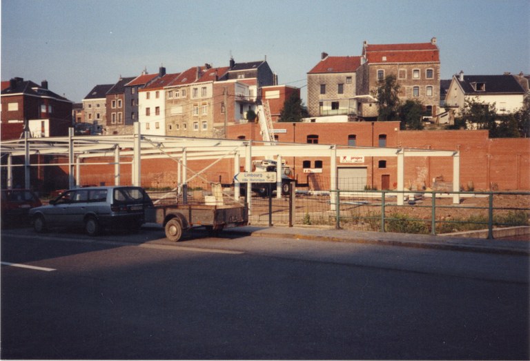 Construction de SPRL Willems sur le site de l'ancien Carde