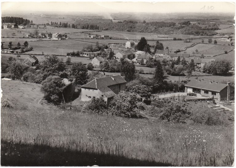 Vue du village depuis l'orée du bois