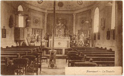 Vue intérieure de la chapelle de Hévremont vers 1905