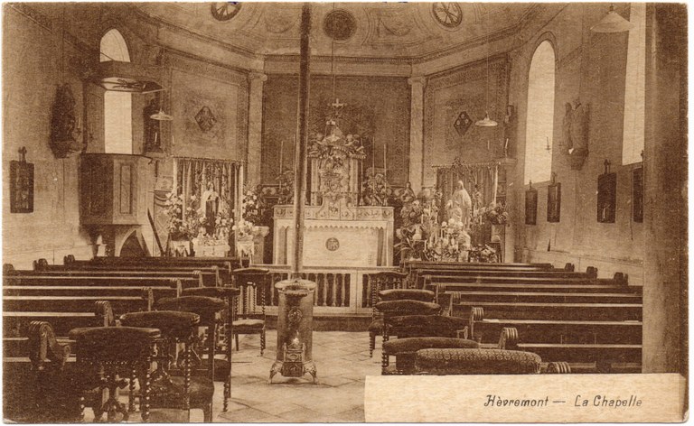 Vue intérieure de la chapelle de Hévremont vers 1905