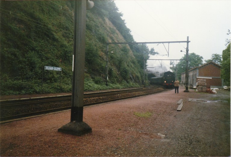 Train à vapeur entrant en gare