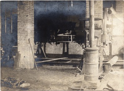 Goé - intérieur de l'atelier du dépot du vicinal vers 1920
