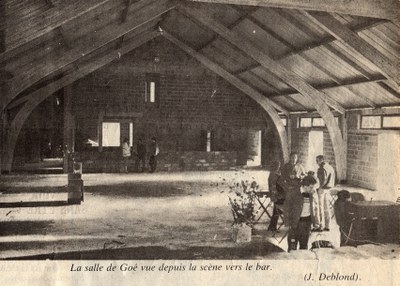 Vue vers le bar depuis la scène