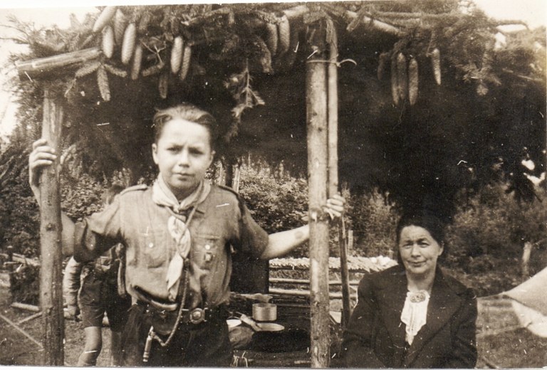 1942 - Camp Parfonbois - P. Zimmermann et sa maman
