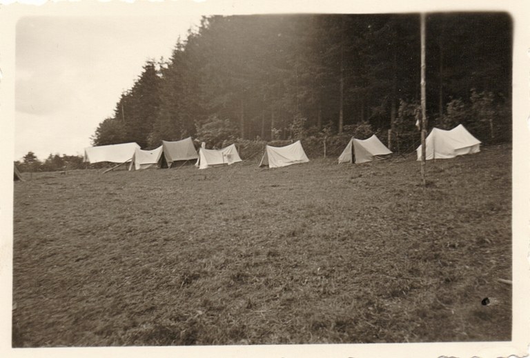 1942 - Camp Parfonbois - Tente chapelle et tentes des chefs