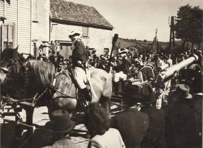 Les chevaux qui tractent des chars en 1947
