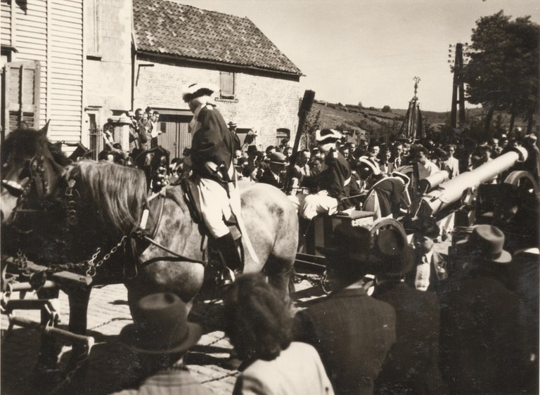 Les chevaux qui tractent des chars en 1947