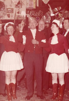 François Closset - Le prince Boubou et ses pages Jeanne Fourir et Josette Thomson épouse Derecogne
