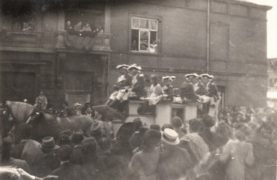 Char avec participants avec tricornes