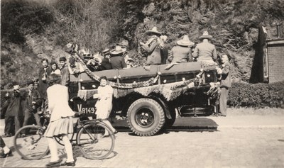 Char avec hommes avec sombreros