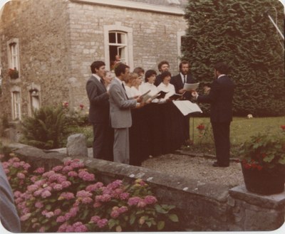 La chorale lors du générique de fin