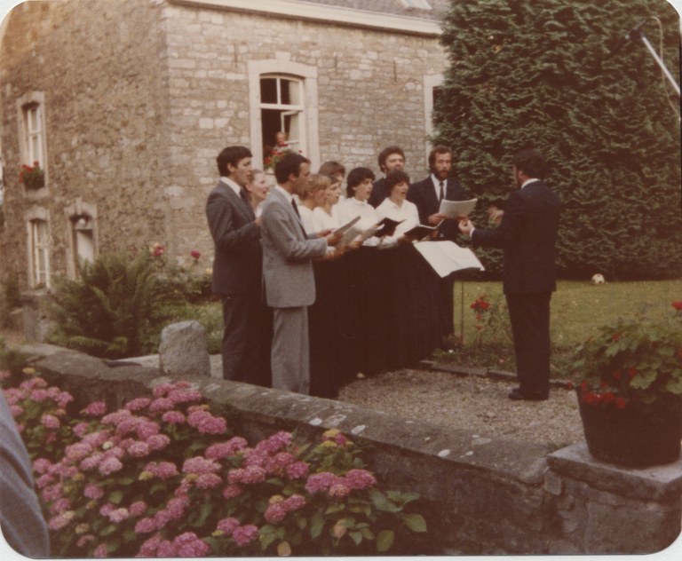 La chorale lors du générique de fin