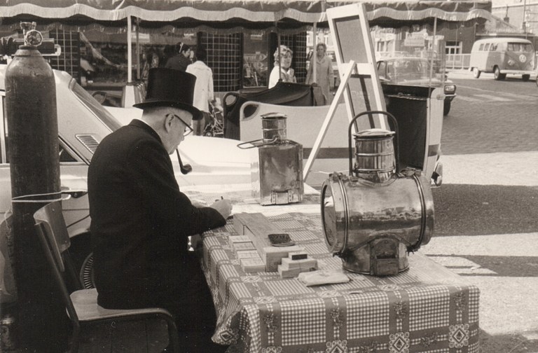 1979 - Gaston Deherve au départ du petit train et des calèches
