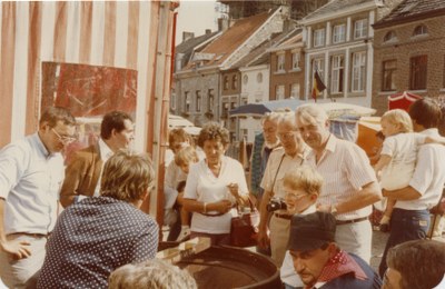 Jeu de quilles dans le tonneau ancêtre vénérable de la fête à Dolhain.