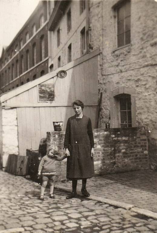 Mme Lodomez et son fils Roger