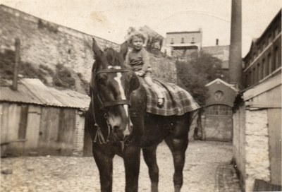 Roger Lodomez sur un des chevaux de M. Collard
