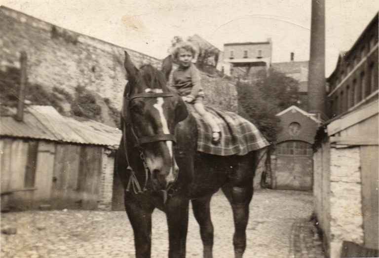 Roger Lodomez sur un des chevaux de M. Collard